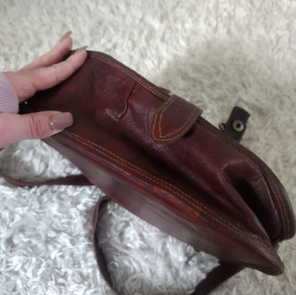 Urban Swaggr Leather Unisex Buckle Satchel Crossbody Bag - Picture 4 of 8